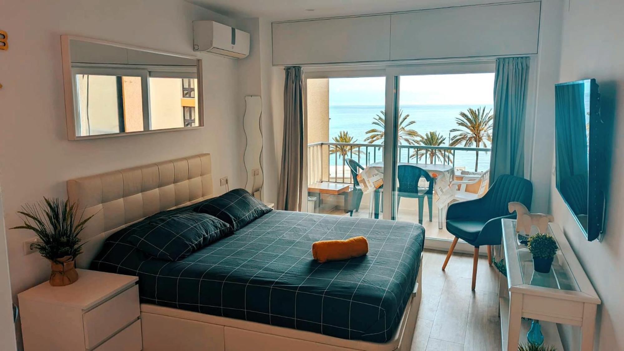 Comfortable In With Sea Views Apartament